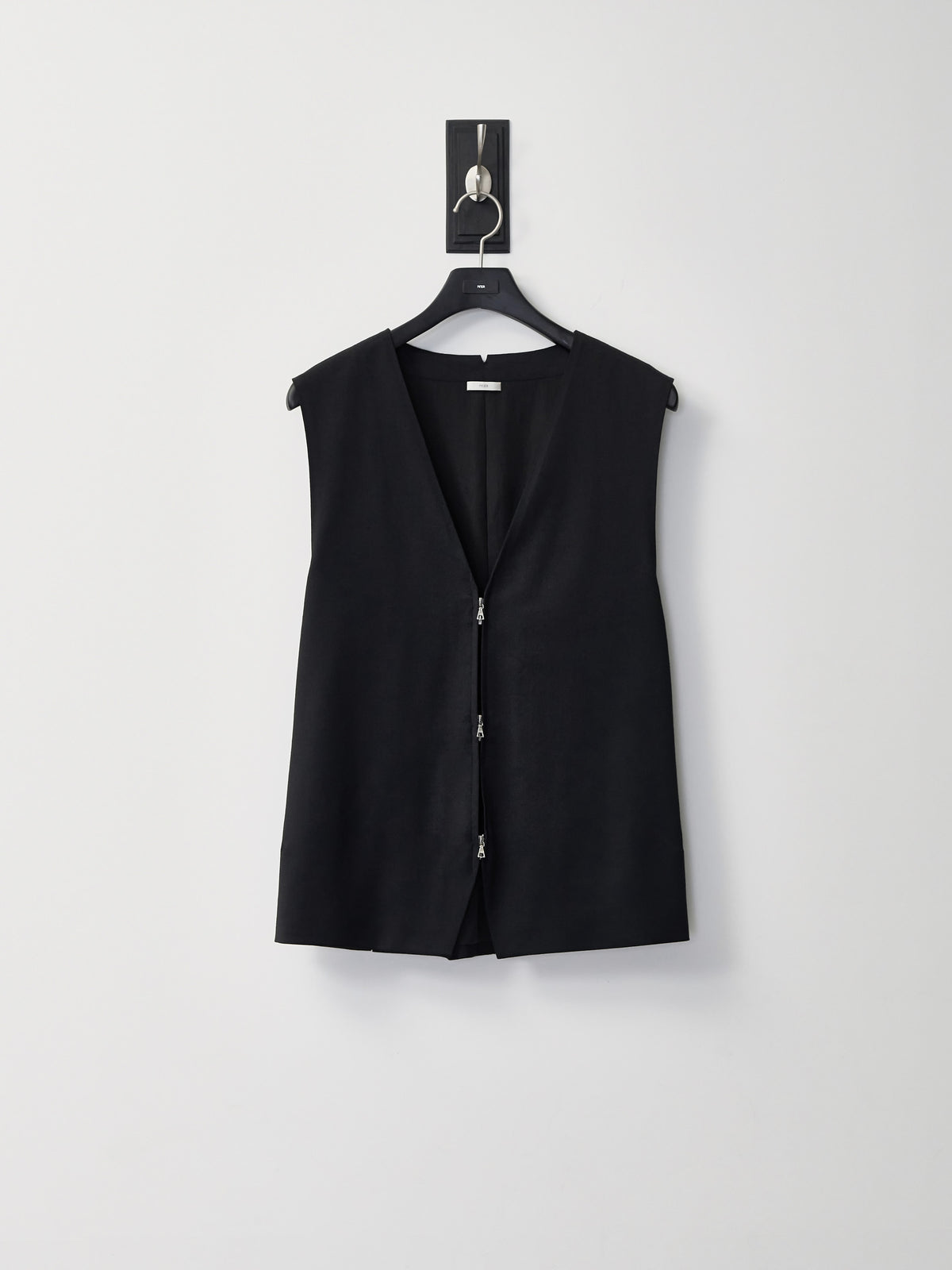 Neutral Vest (Black)